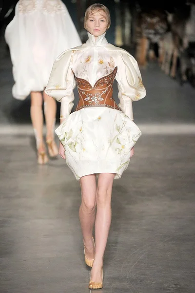 Look 11